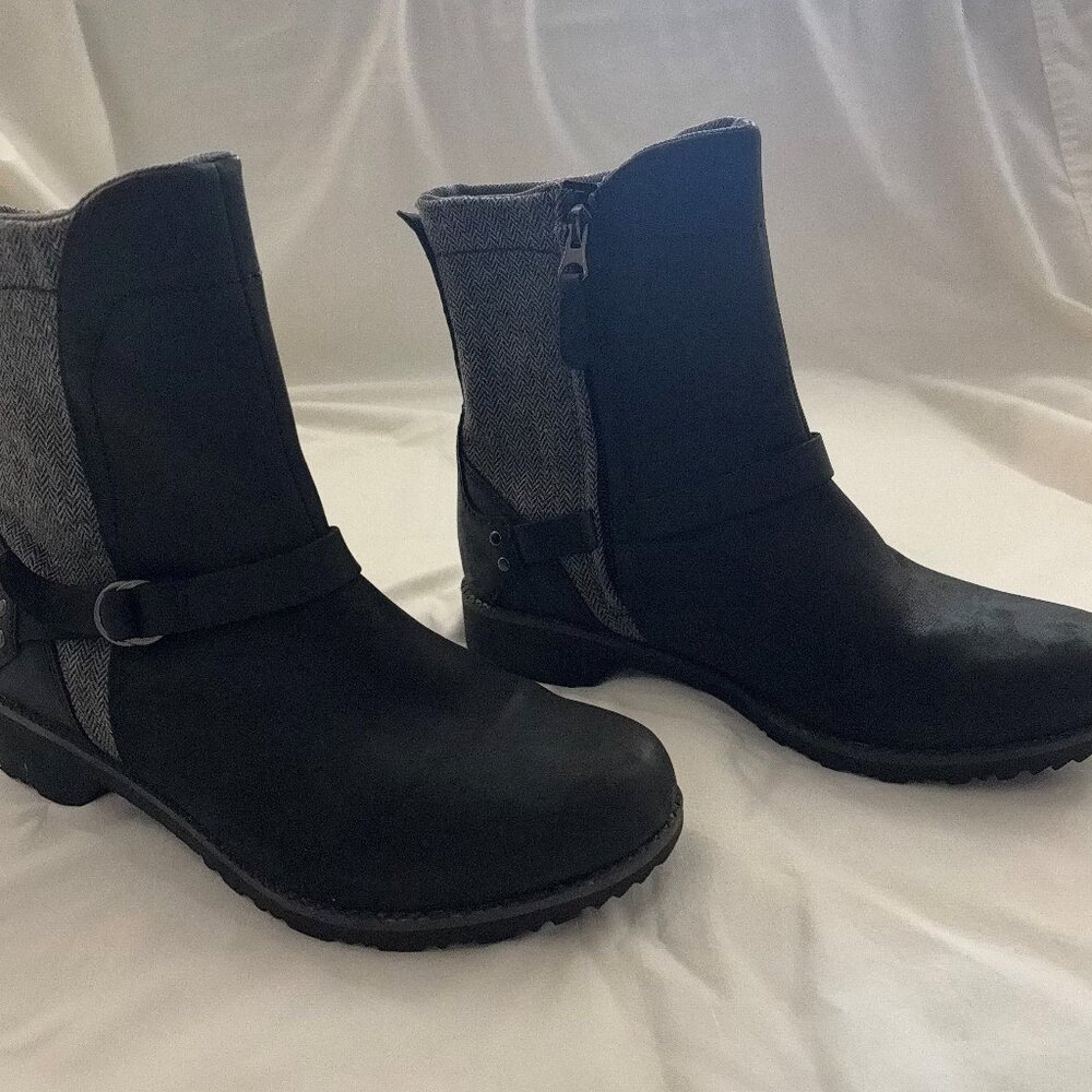 Eddie Bauer Women’s Black Boots - Size 8